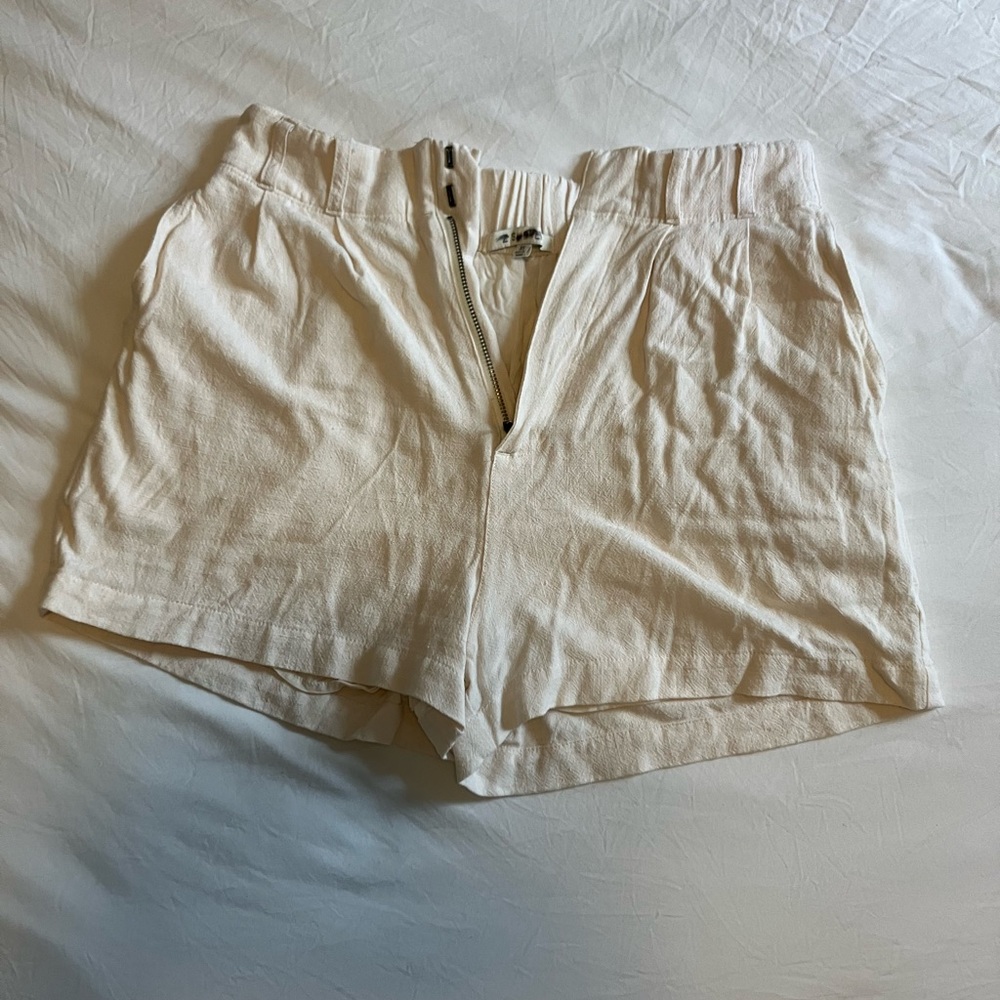 Z Supply Calista short size small, beige color